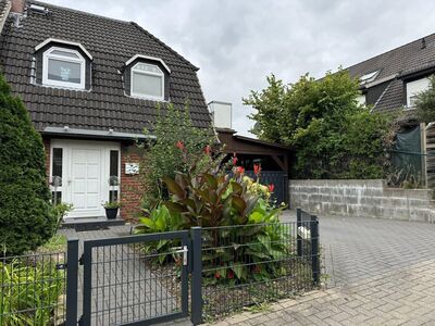 Nettes Reihenendhaus sucht kleine Familie mit Liebe zum Detail + Carport