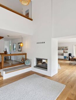 Großzügiges Einfamilienhaus mit ca. 490 m² Wohn- u. Nutzfläche und MEER! - Heikendorf