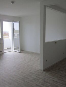 Schöne 3-Raum-Wohnung mit offener Küche - Crimmitschau