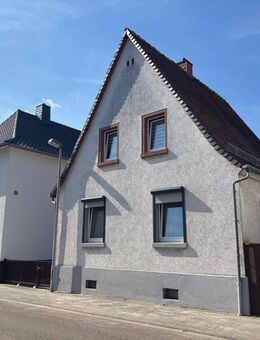 Sanierungsprojekt :: Großzügiges Zweifamilienhaus mit Garage und Garten (H 549) :: - Lampertheim