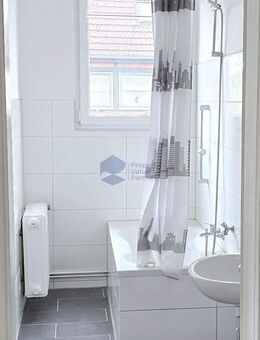 Moderne gepflegte 2-Zimmer-Wohnung im 1. OG im Zentrum von Großburgwedel - Burgwedel