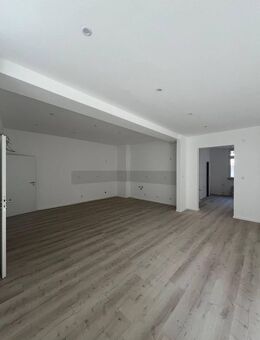 Neuausbau/Erstbezug: Zentrale und ruhige Wohnung - Hildesheim