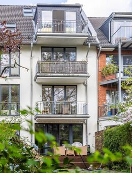 Galeriewohnung mit zwei Balkonen und Tiefgarage - Hamburg