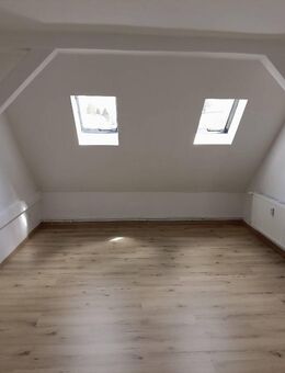 Schöne 2-Raum Dachgeschosswohnung, ca. 45 qm, mit EBK und Internetverbindung - Rossau