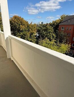 3. OG / Südbalkon / Laminat / Bad mit Fenster / ...in Reichenbrand ! - Chemnitz