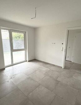 Einzugsbereit! Moderne Neubau-Erdgeschosswohnung - Energieeffiziente Bauweise mit KfW-Förderung möglich, 5 % Abschreibung!! - Cloppenburg