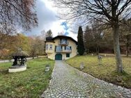 Charmantes Schlösschen mit über 6.700 m² Grundstück - Regenstauf