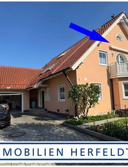 Sehr schöne und großzügige Maisonette-Wohnung mit Balkon und Garage für gehobene Ansprüche - Untermeitingen