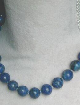 Edelsteinkette mit einem Lapislazuli - Stemmen