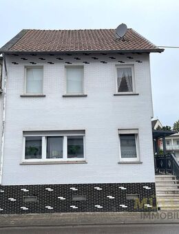 Einfamilienhaus mit Garten und Garage in ruhiger Wohnlage - Saarwellingen