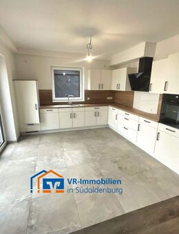 Neubau-Wohntraum im Grünen! Schöne EG-Wohnung m. Einbauküche, Carport u. Garten! - Bösel