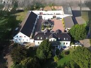 Pferdeliebhaber aufgepasst! Herrschaftliche Villa mit Parkanlage, Garagen, Poolhaus und Grünflächen! - Hohe Börde