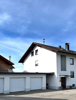 Voll vermietetes Mehrfamilienhaus (3 Wohnungen) mit 3 Garagen - Durach