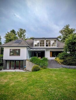 Traumblick unter dem Dach - 2,5 Zimmer mit großer Gaube & viel Licht - Norderstedt