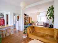 Sonnige Dachgeschosswohnung mit Außenstellplatz und Westbalkon am Winterfeldtplatz - Berlin