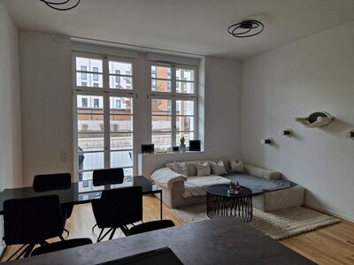 Moderne Wohnung mit 3-Zimmern, Einbauküche, Balkon, 2 Tiefgaragenstellplätze