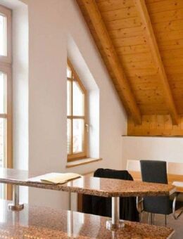 Exklusive 2 1/2 Zimmer-Dachgeschoss-Wohnung mit Kaminofen in Penzberg - Penzberg