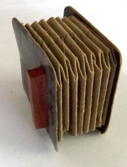 historisches Kinderspielzeug "Quetschkommode", um 1945 - Dresden