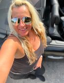 Sie sucht ein attraktiven niveauvollen Mann , ab 45 für eine Beziehung in 97421