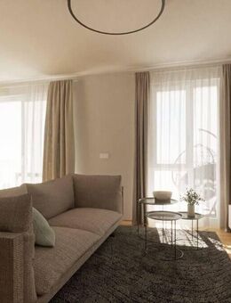 Familiendomizil: 4-Zimmer-Wohnung in ruhiger Hoflage und mit großem Süd-Ost-Balkon - Frankfurt (Main)