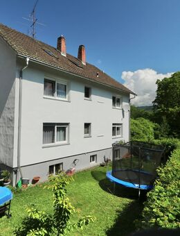 Ihr neues Zuhause: Gepflegtes Dreifamilienhaus mit Garten und Carport in ruhiger Lage von Wehr - Wehr (Baden-Württemberg)