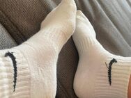 Schwitzige und riechende Socken nach dem sport - Kassel