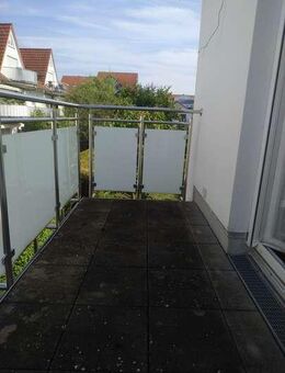 OWNR: Einziehen und Wohlfühlen - Renoviert und mit Küche! Große 3-Zimmerwohnung - Flörsheim (Main)