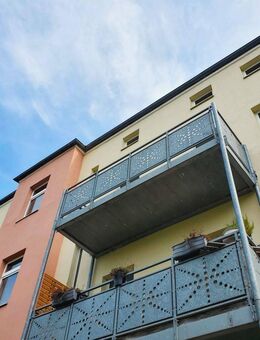 Viel Platz in 2 Zimmern mit großer Küche und Balkon! - Magdeburg