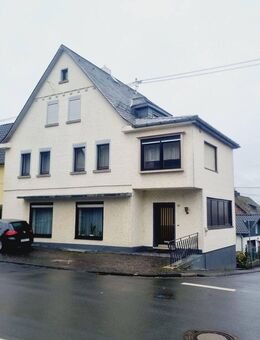Gemeinde Unnau: Geräumiges Einfamilienhaus mit Garage und kleinem Grundstück - Unnau