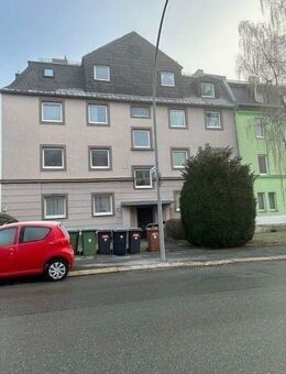 Wäre das was? hübschen Drei-Zimmer-Wohnung im Dachgeschoss? - Hof
