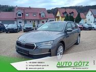 Skoda Octavia, Combi Selection Vorb VZE Digi vo hi SpurAssist Connect Sunset 4xEFH Armlehne Metallic, Jahr 2022 - Beilngries