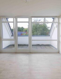 Bezugsfreie 3-Zi.-Dachgeschosswohnung mit ausgebautem Studio - Haus-in-Haus-Charakter in Leverkusen - Leverkusen