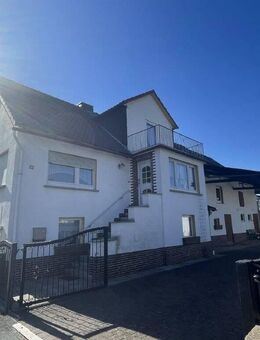 Großzügiges Einfamilienhaus mit Nebengebäude und Doppelgarage in Allendorf (Eder) - Allendorf (Eder)