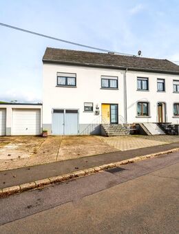 Großes Zweifamilienhaus mit schönem Außenbereich in super Lage - Wiltingen