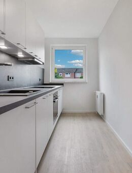 2-Zimmer-Wohnung im Erdgeschoss mit Einbauküche, Bad mit Fenster und Balkon in Stade - Stade (Hansestadt)