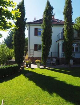 STILVOLLE STADTVILLA MIT MEDITERRANEM GARTEN UND TEEHAUS - Zweibrücken