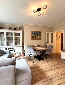 Zentral wohnen in sanierter 2-Zimmer-Wohnung mit Balkon in Glinde - Glinde