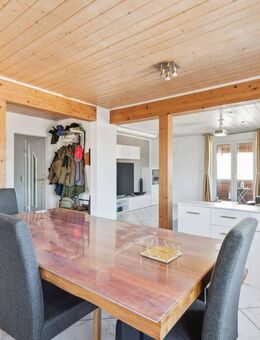 Seltene Gelegenheit: Großzügige 5,5-Zimmer-Maisonettewohnung mit Einzelgarage und 2 Balkonen! - Aspach