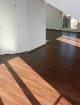 wohnen, mit Blick über Freital// 1-Raum-Wohnung im Dachgeschoss - Freital
