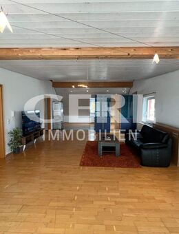 Gemütliche 2-Zimmer-Wohnung mit Einbauküche und Dachgarten - Straubing