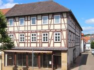 Mehrfamilienhaus mit großer Gewerbefläche am Marktplatz in Sontra - Sontra