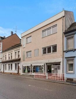 Teilsaniertes Mehrfamilienhaus mit zwei Wohneinheiten und Gewerbeeinheit - Pirmasens