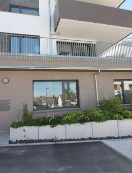 Schöne 2 Zimmer Wohnung mit Terrasse und Garagenstellplatz in Top Lage in Winnenden- - Winnenden