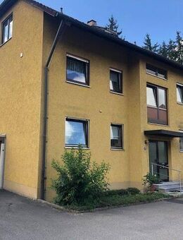 Stadtnahe 2,5/3-Zimmer-Wohnung im Dachgeschoss mit Garage - Rothenburg (Tauber)