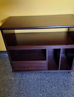 Verkaufe TV-Phonoschrank aus Vollholz in wertvollem Mahagoni-Holz auf Rollen - Berlin Tempelhof-Schöneberg