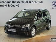 VW Touran, 1.5 TSI Comfortline, Jahr 2023 - Wedel