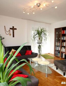 BERK Immobilien - Charmante 2-Zimmer-ETW mit großzügiger Terrasse, Garten, Garage + Dachboden - Stockstadt (Main)