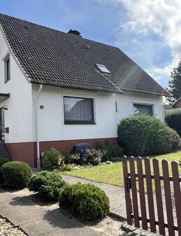 Zweifamilienhaus mit großem Grundstück und vielen Möglichkeiten - Stelle