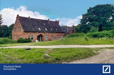 Historisches Backsteinjuwel mit Potenzial: Sanierungsbedürftiges Gutshaus in idyllischer Lage