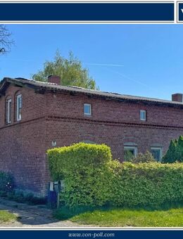 Baugrundstück in 2. Reihe: Sanierungsbedürftige Doppelhaushälfte in Neuenkirchen - Neuenkirchen (bei Greifswald)